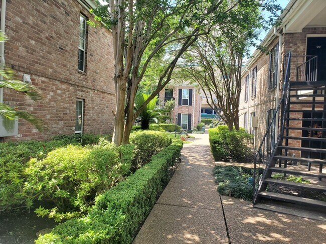 Building Photo - 6410 Del Monte Dr Unit 80 Rental