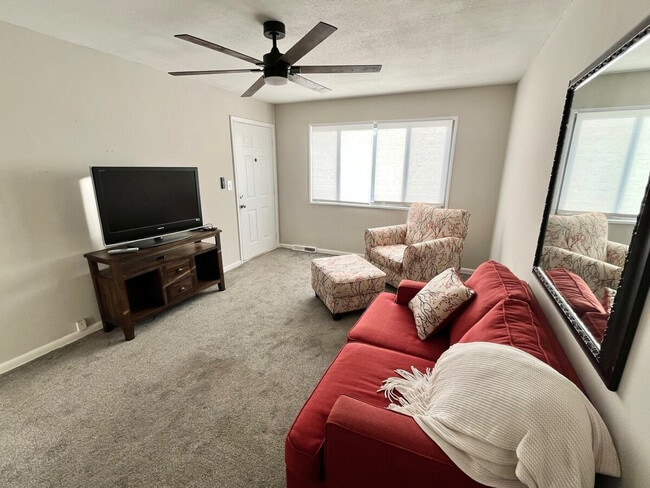 Building Photo - 4305 NW 56th St Unit ID1341133P