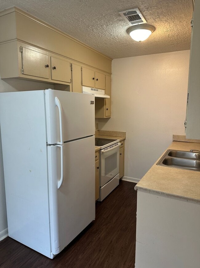 Photo - College Station - 2 bedroom - 1 bath - fenced in yard - WD connections