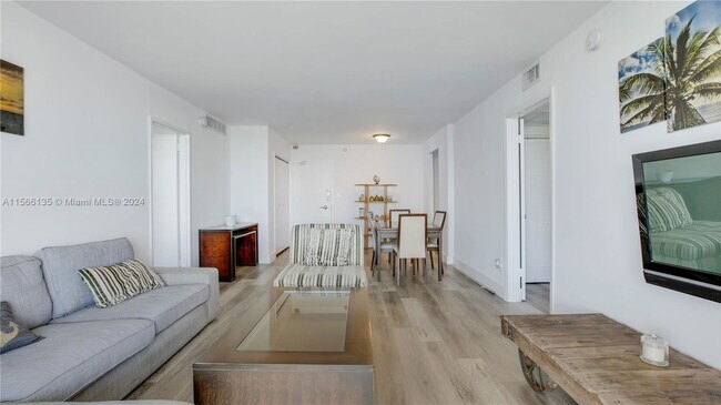 Photo - 5161 Collins Ave