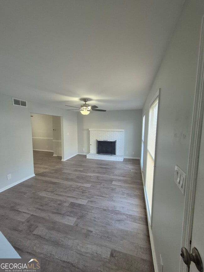 Photo - 185 Springdale Ct