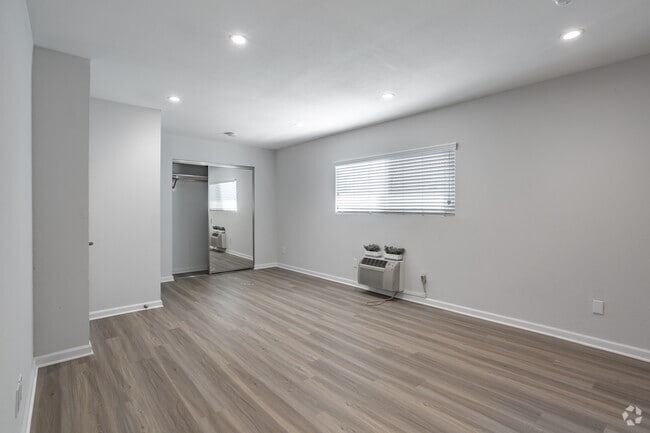 Unit Bedroom