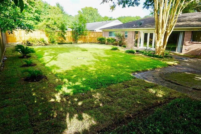 Photo - 9538 Meadowglen Ln