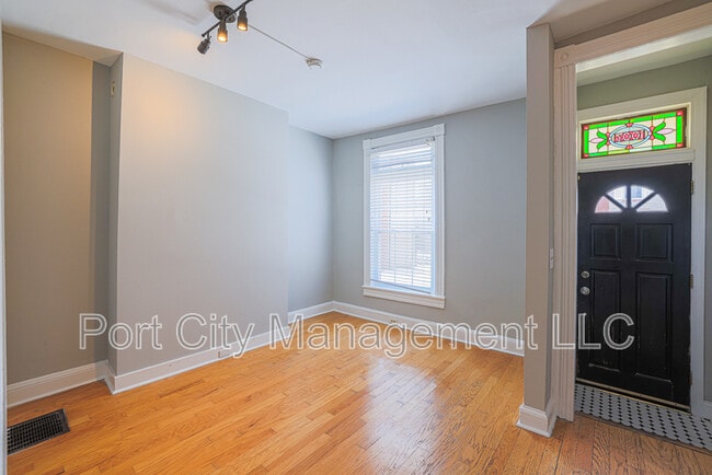 Photo - 1007 Baylis St