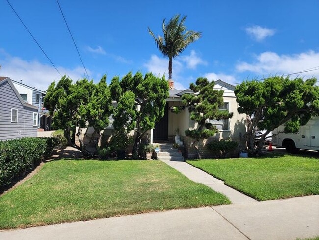 Photo - Spacious 2BR Duplex For Rent. Close to Sail Bay and only 6 Blocks to the Beach