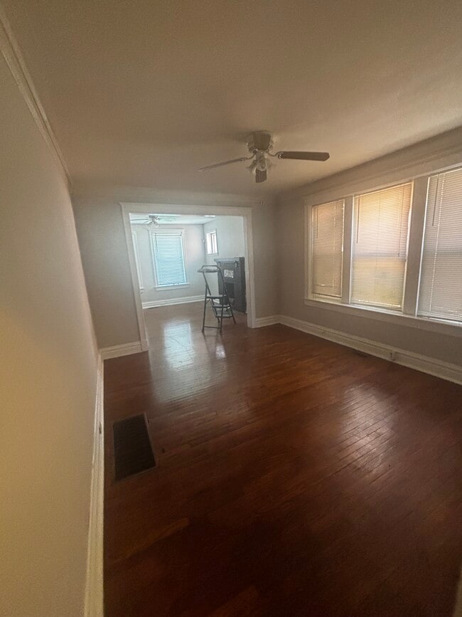 Photo - 6025-6025A Unit 6025