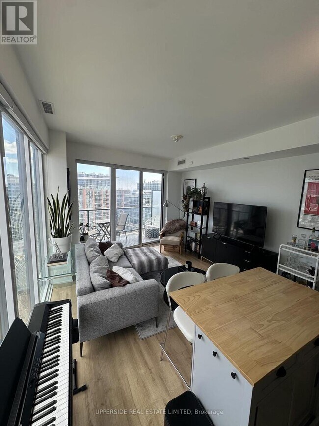 Photo - 135 E Liberty St Unité 2010