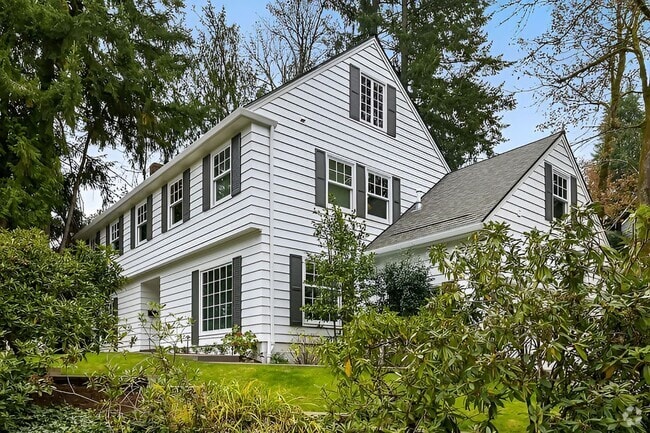 Building Photo - Experience the Charm of a Portland Heights... Rental