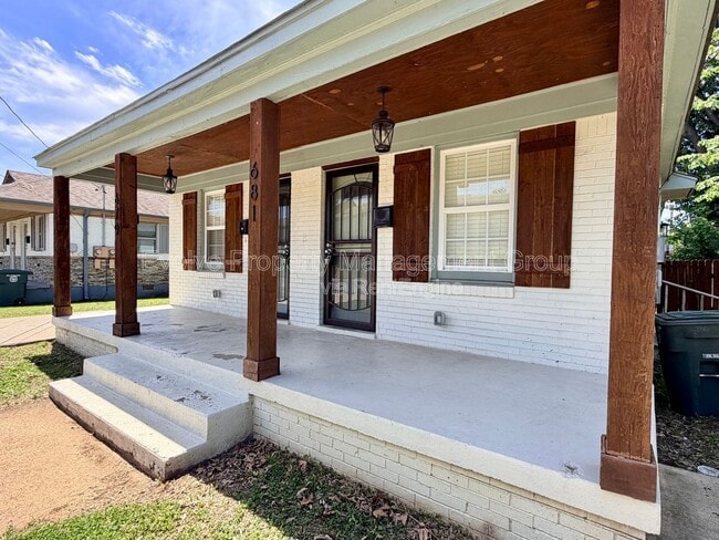 Photo - 681 Harrell St