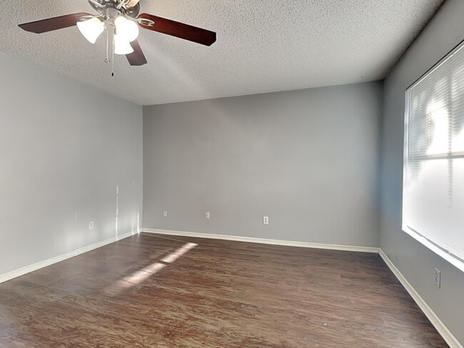 Photo - 1101 Bronner Dr