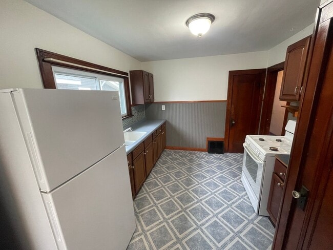 Photo - 1 Bedroom House Near Columbian Park - AVAILABLE IN MAY