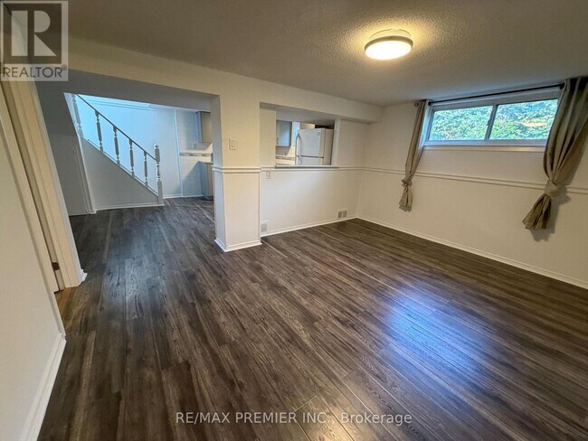 404 Rustic Rd