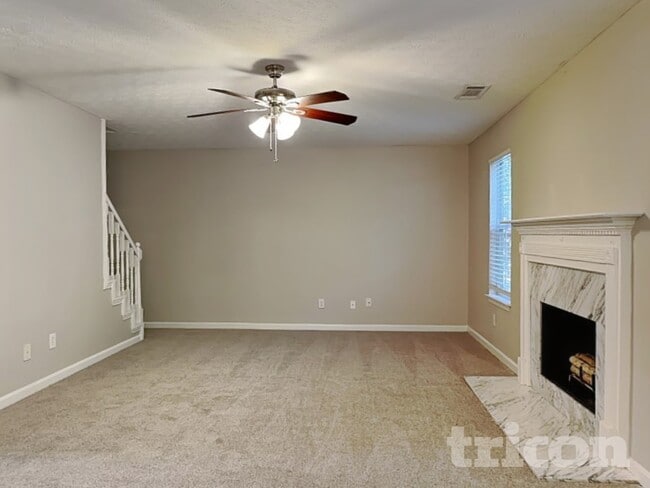 Photo - 335 Orleans Blvd