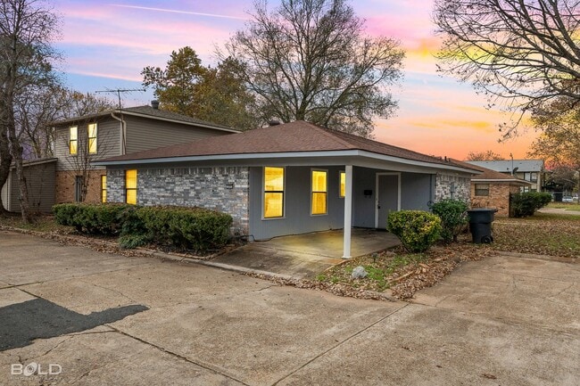 Photo - 305 Orleans St