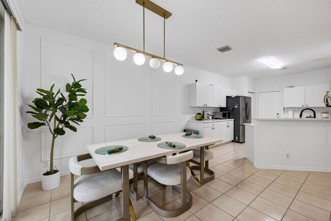 9181 Villa Palma Ln