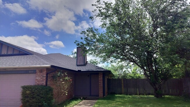 Photo - Great Duplex ready for immediate move in!