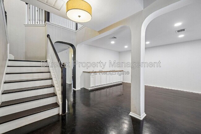 315 Hollow Grove