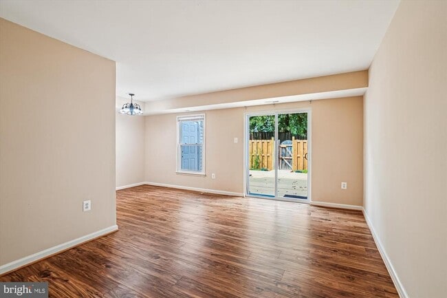 Photo - 3793 Port Hope Point