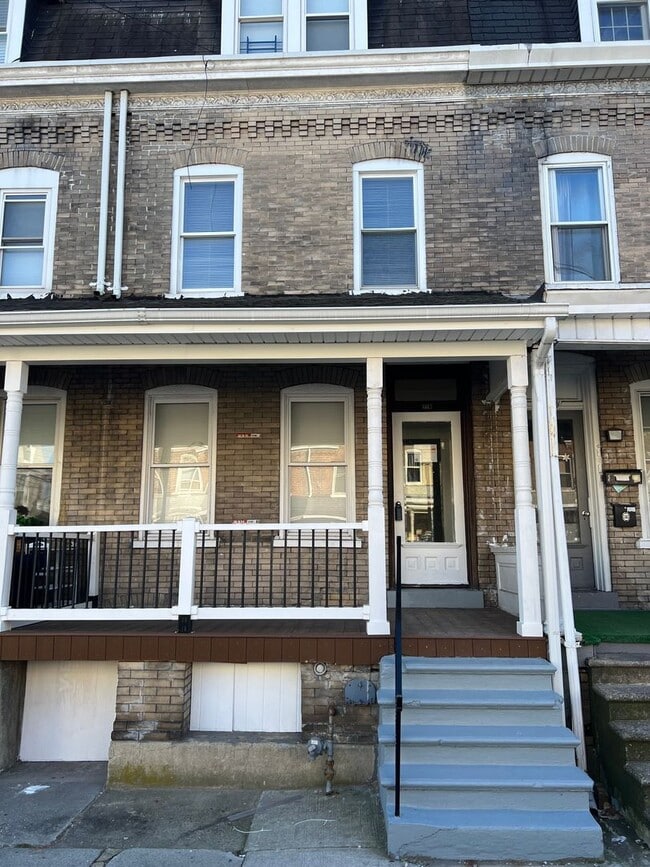 Building Photo - 718-718 Washington St Unit 718 W Washington - Apt 2