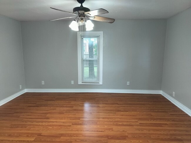 Photo - 4 bed 2 bath house in Edmond, OK next to UCO campus
