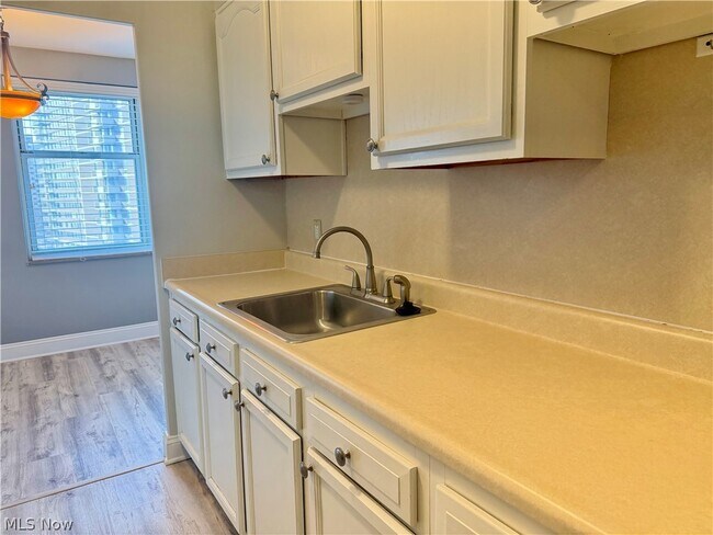 Photo - 11850 Edgewater Dr