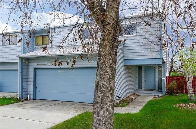 Building Photo - Townhome in great West End location