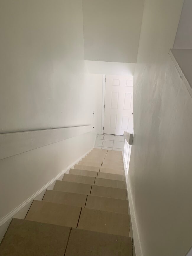 Photo - 2261 W 53rd St Unidad #9