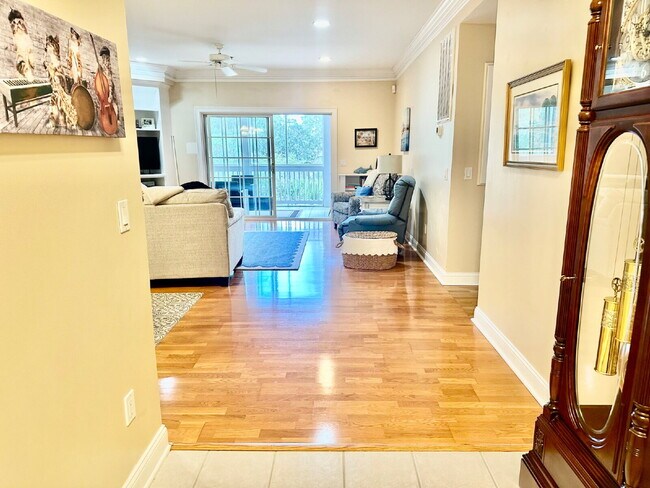 Photo - Spacious Two Bedroom Condo in the Crescent! Unidad B