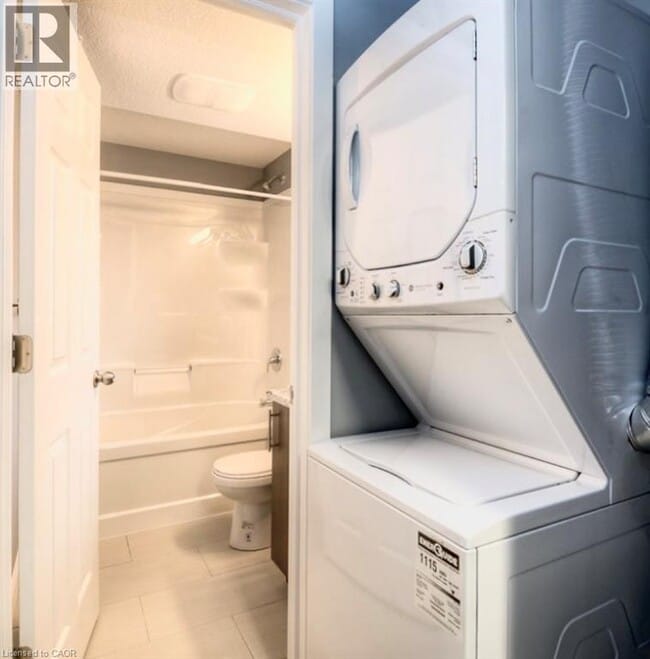 Photo - 58 Howe Dr Unité 3