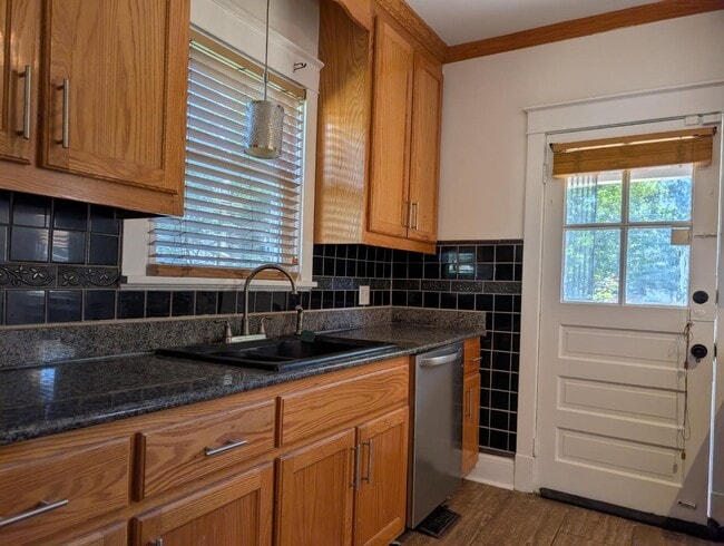 Photo - 2905 Griffin Ave