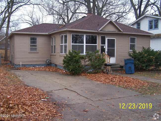 Building Photo - 2924 8th St Rental