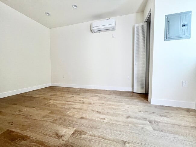 Photo - 302 N Mansfield Ave Unidad A