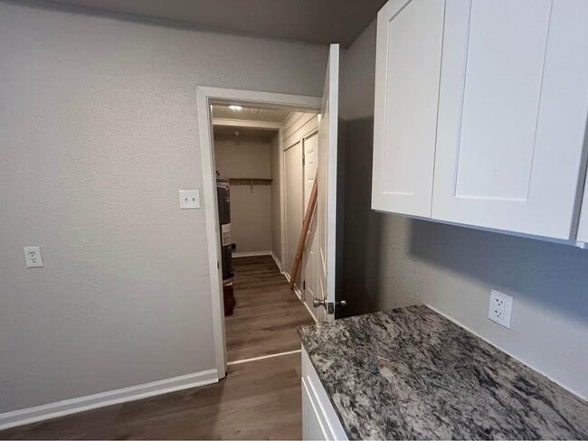 Photo - 8403 Tackett St