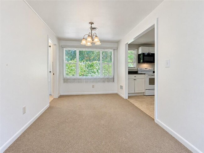 16 Sandra Dr