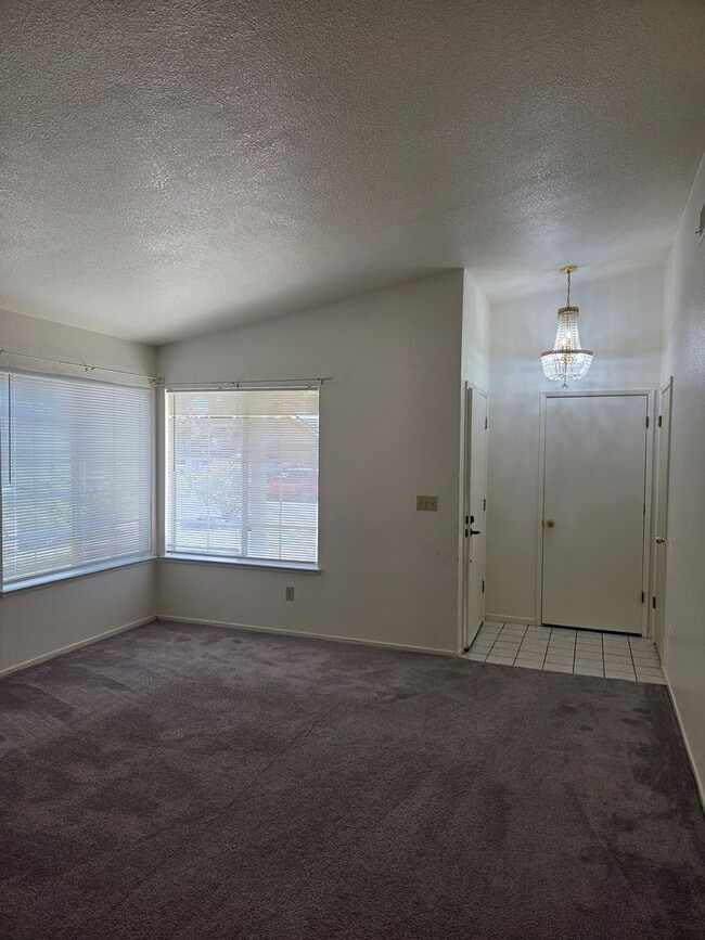 Photo - 203 Catalpa Ln
