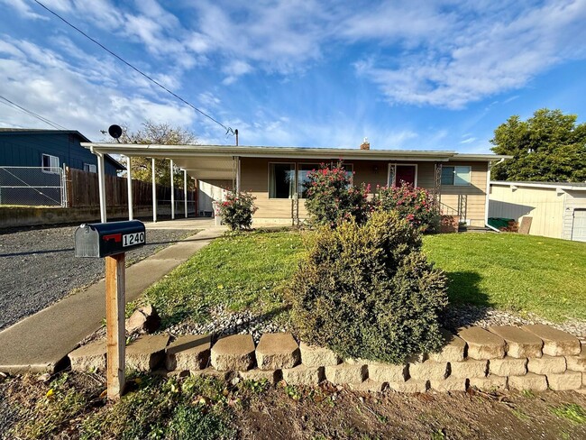 Photo - **For Rent: Spacious 4-Bedroom Home with 2...