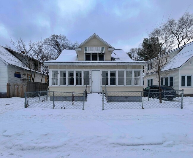 Five Bedroom Bungalow in Muskegon - Five Bedroom Bungalow in Muskegon Casa