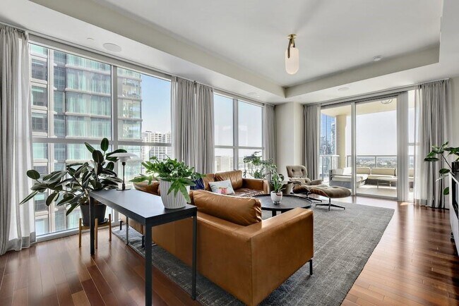 Photo - 98 San Jacinto Blvd Unidad 1704 Rental