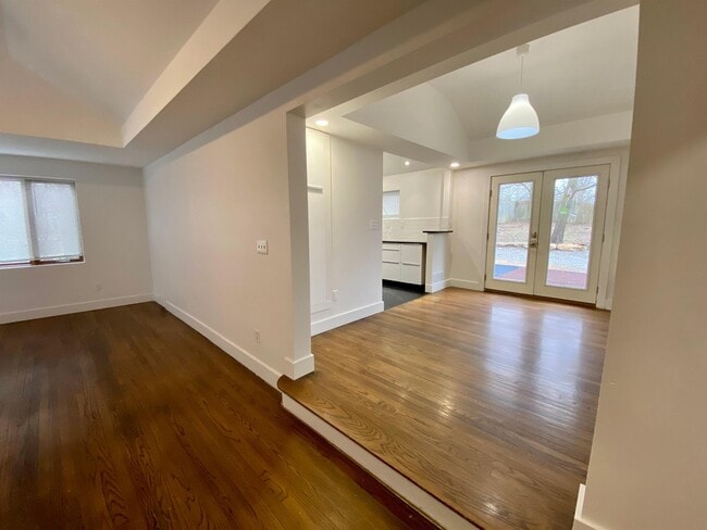 Photo - 710 E 92nd St