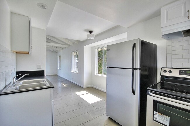 Photo - 6696 Del Playa Dr Unidad B