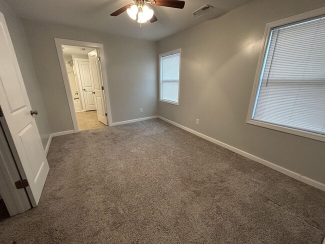 Photo - 121 Walker St