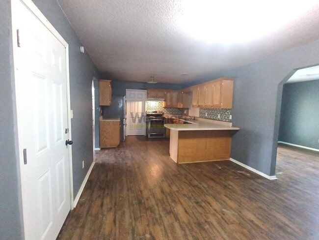 Photo - 3Bed/2Bath house w/ den & spacious backyard