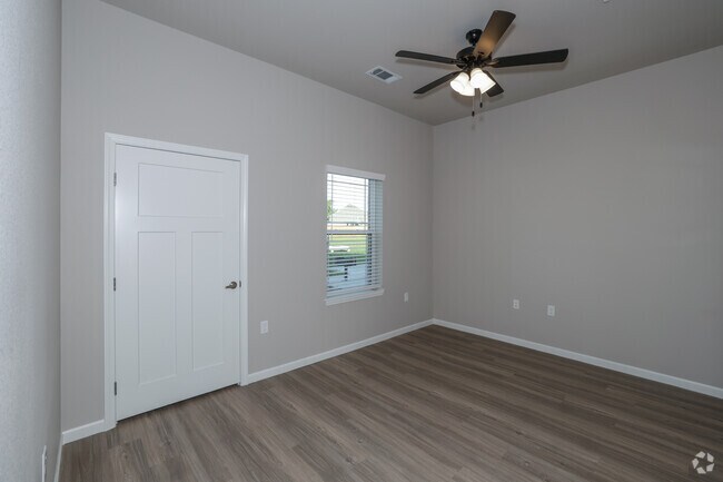 1BR, 1BA - 702SF - Bedroom