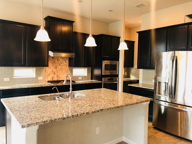 Photo - 2242 Derussy Hills