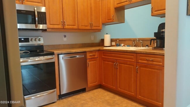 Photo - 1643 Areca Palm Dr