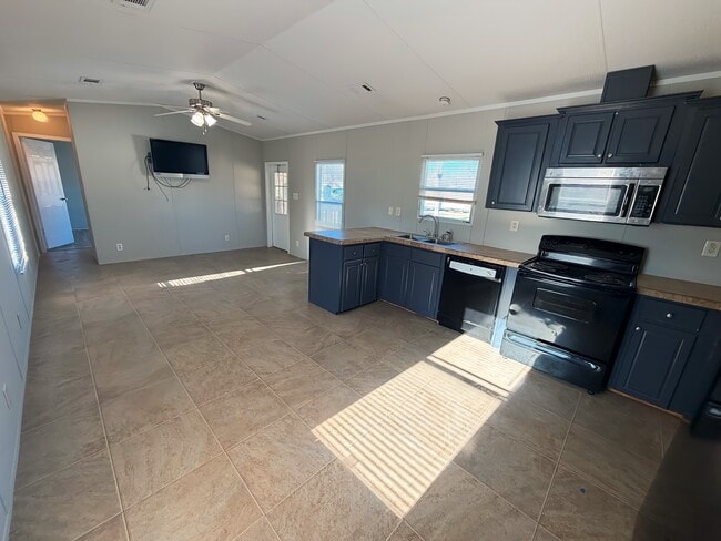 Photo - 110 N Michigan St