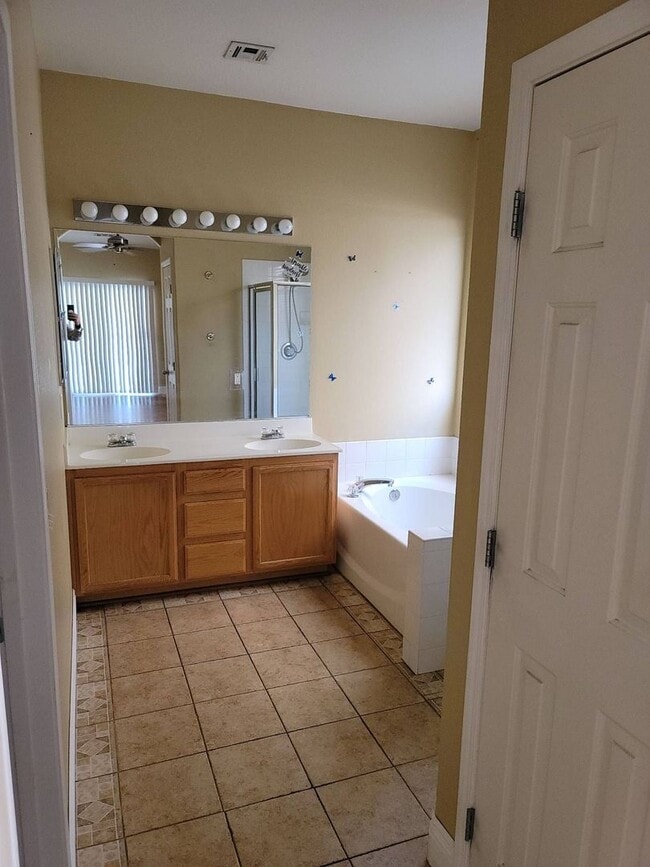 Photo - Amazing Home 3 Bedroom Available!