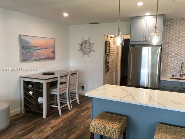 Photo - 240 Horizon W Unit 207