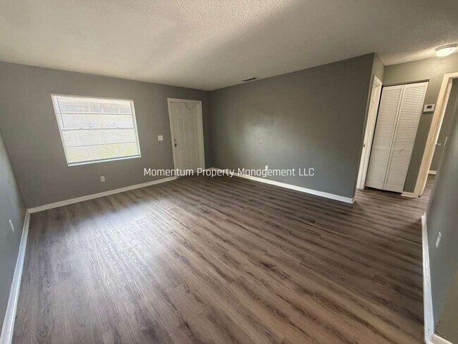 Photo - Cute & Quaint 2 Bedroom in Tampa!! READY NOW!! Unit 8214 N. 17th St.