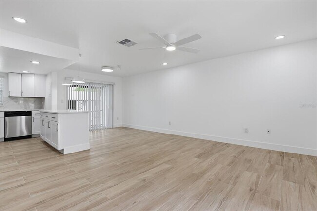 Photo - 4460 Oakley St